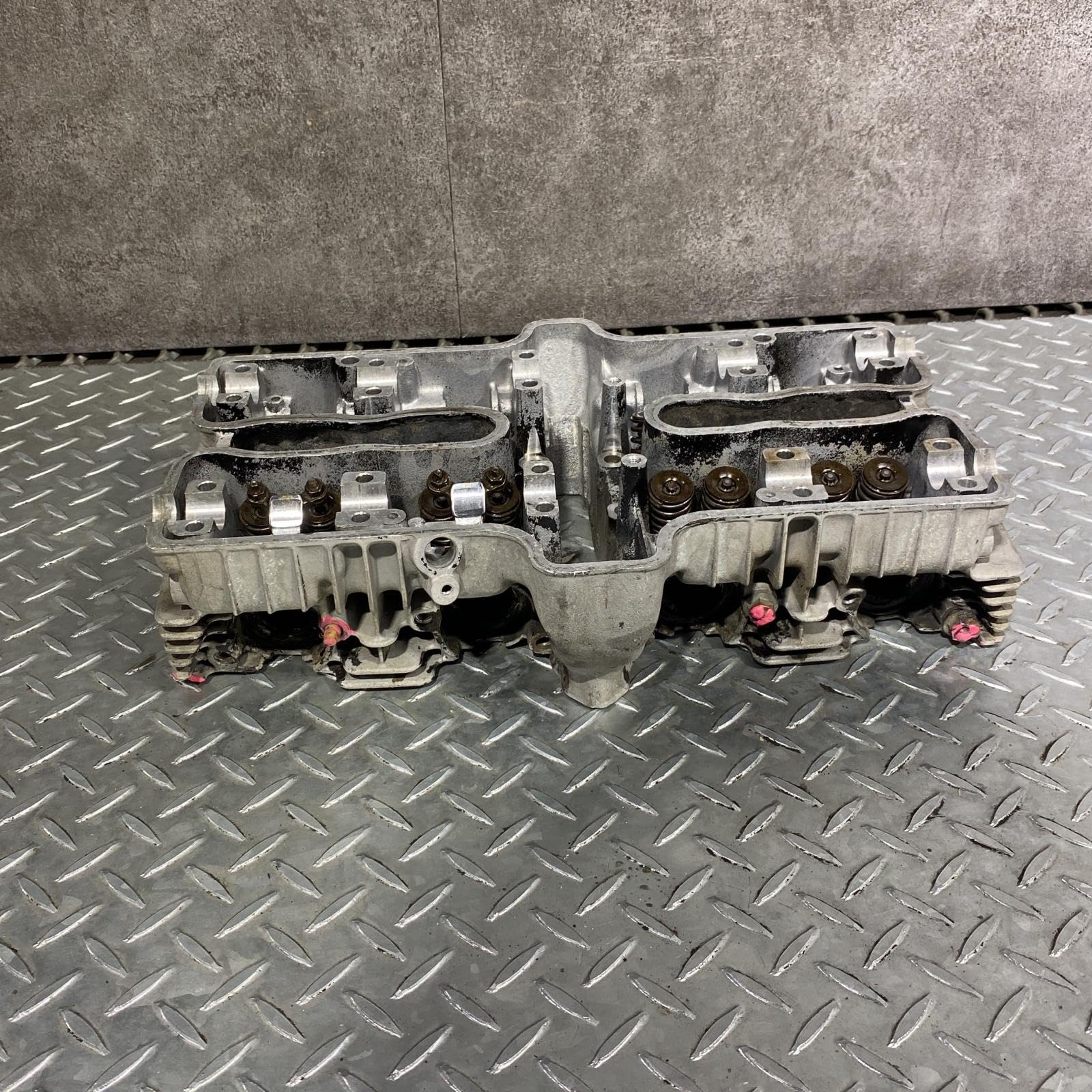 Amazon | CBX400F シリンダーヘッド(M-250616-67) | シリンダーヘッド